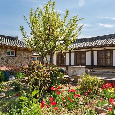 Gyeongju Stone Lantern Home Hanok Stay Exterior foto