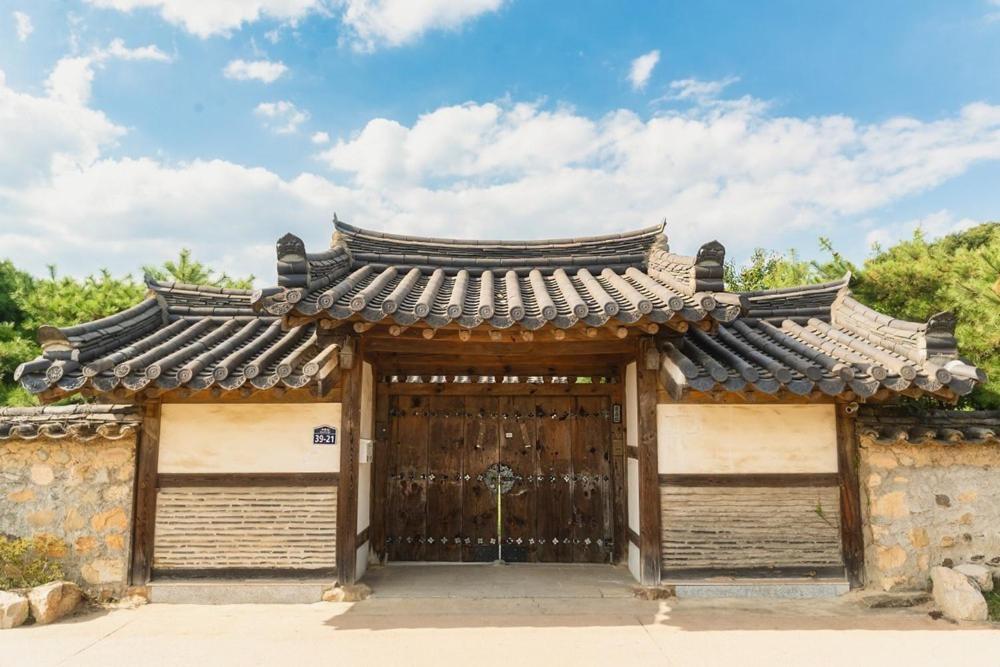 Gyeongju Stone Lantern Home Hanok Stay Exterior foto