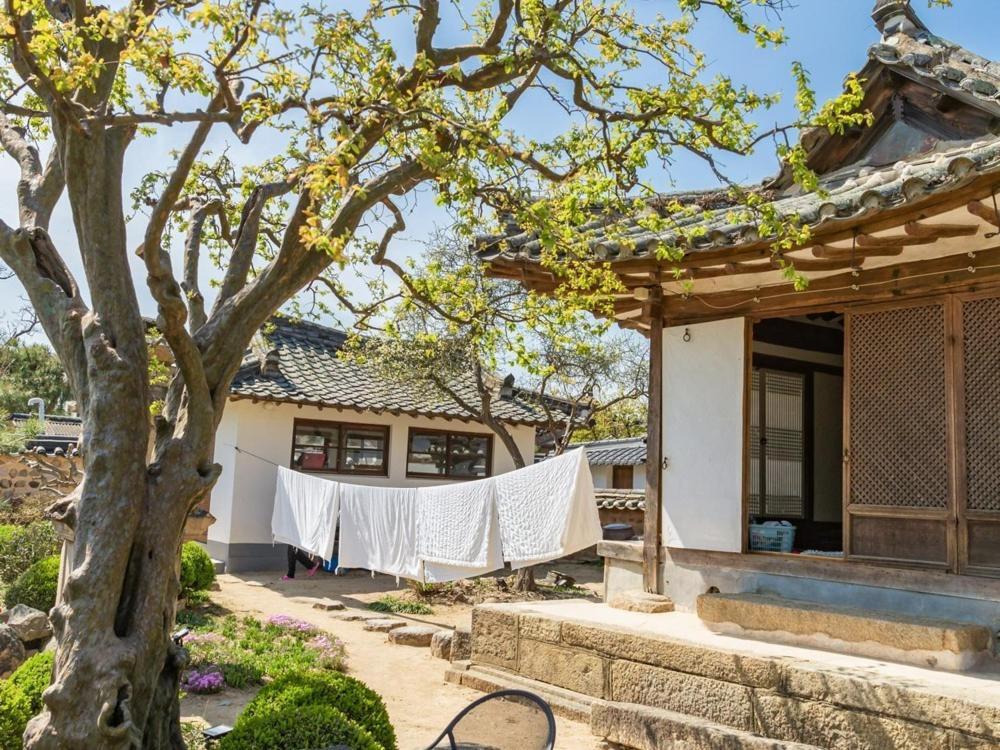 Gyeongju Stone Lantern Home Hanok Stay Exterior foto